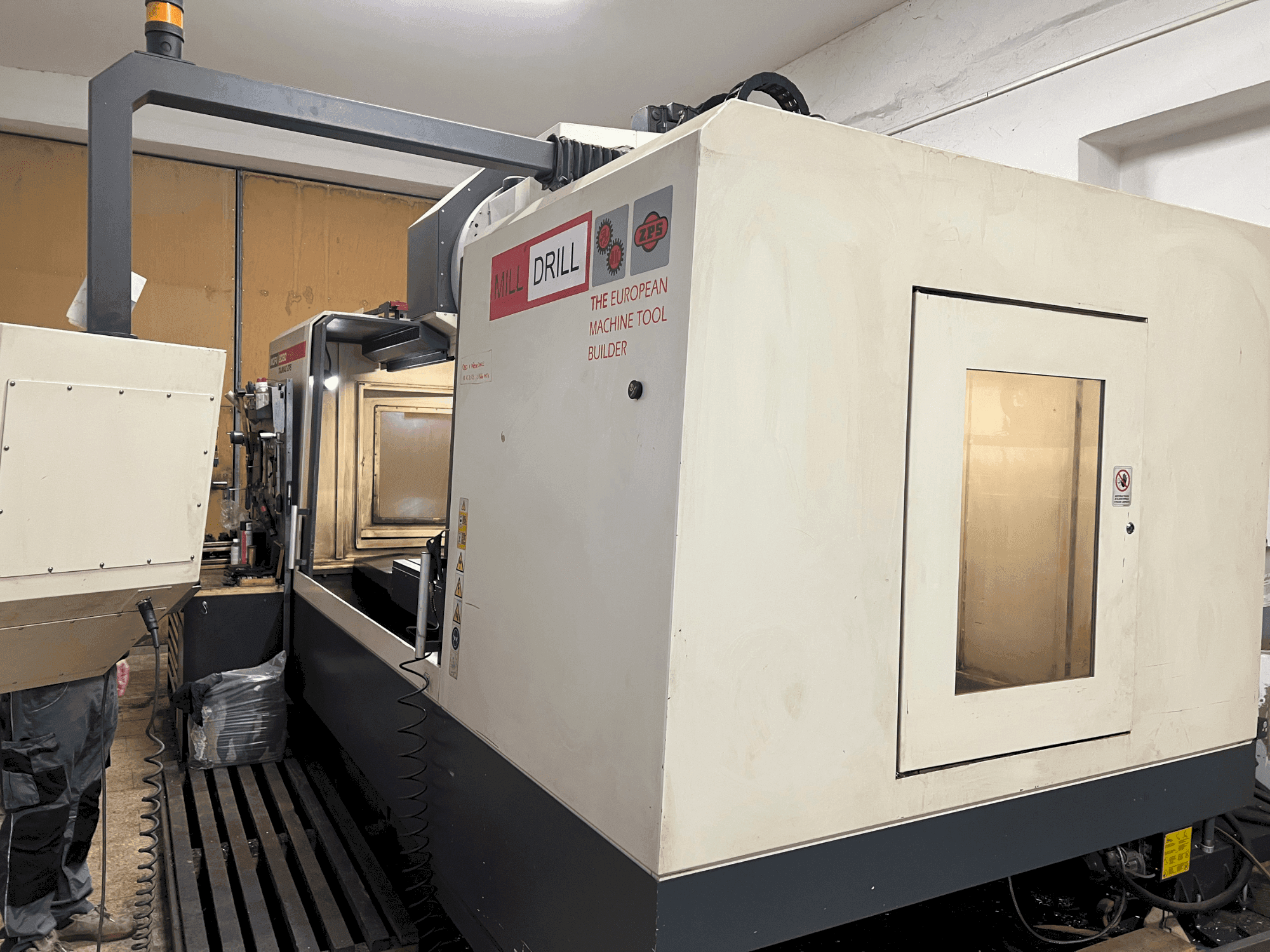 MACHINE_IMG_ALT_FRONT_VIEW