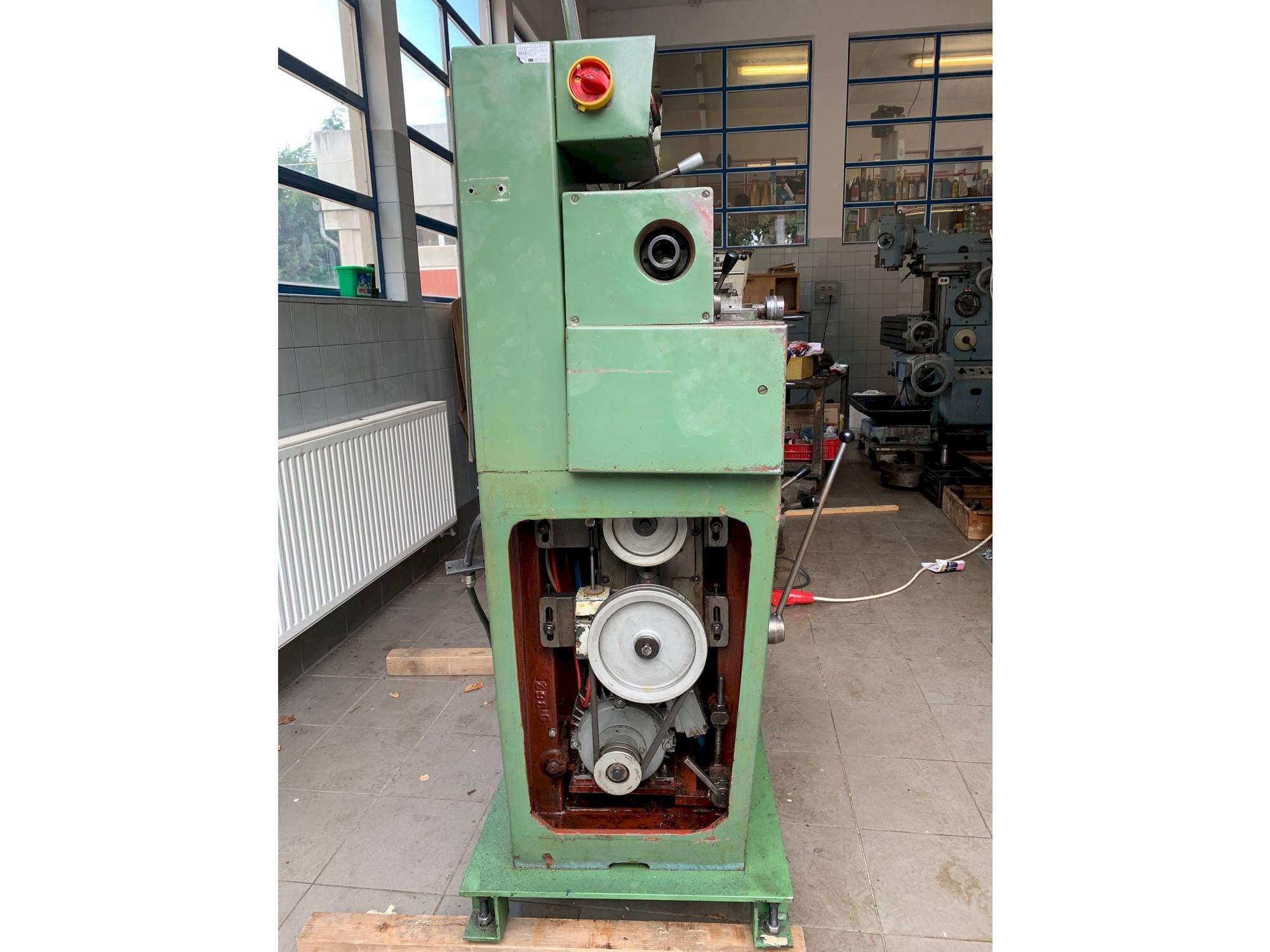 MACHINE_IMG_ALT_FRONT_VIEW