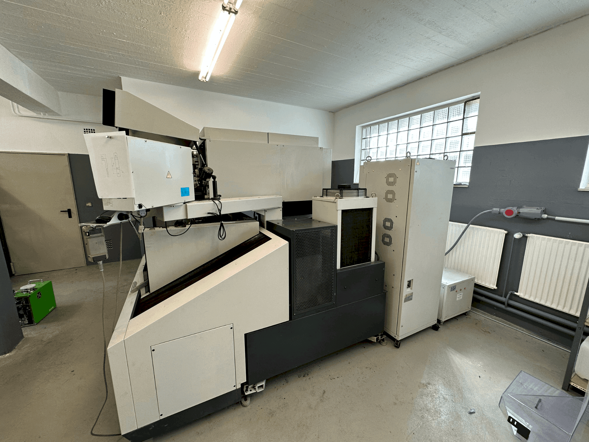 MACHINE_IMG_ALT_FRONT_VIEW