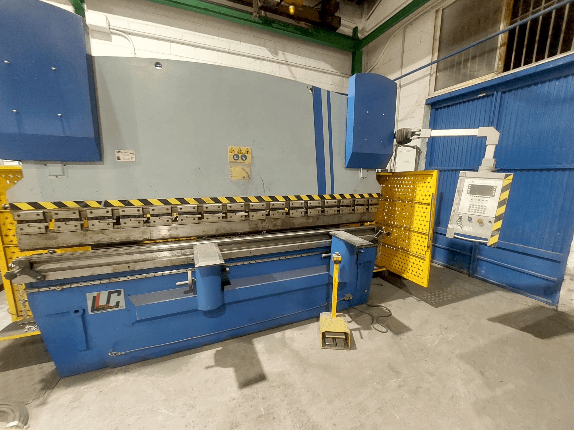 MACHINE_IMG_ALT_FRONT_VIEW