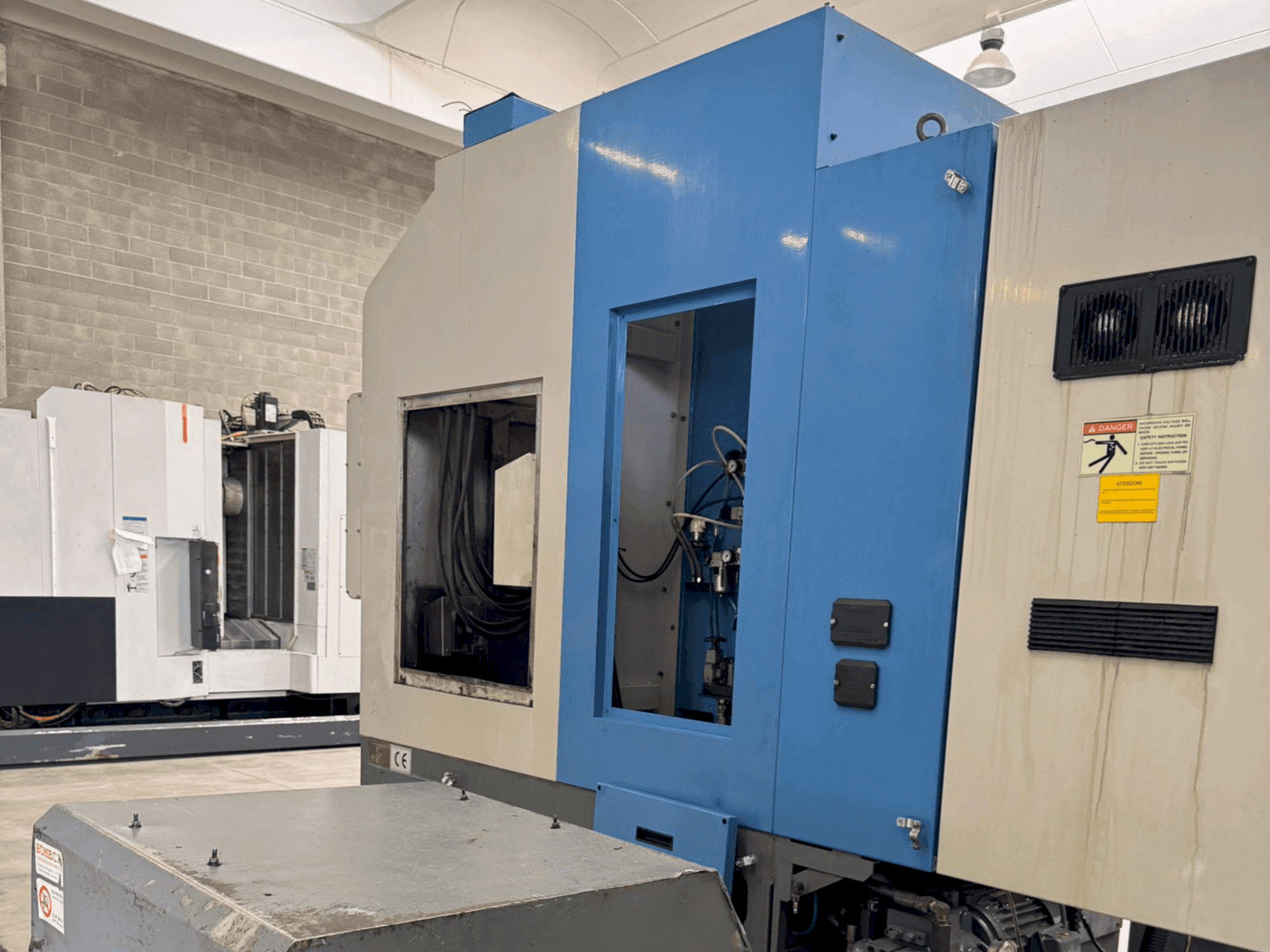 MACHINE_IMG_ALT_FRONT_VIEW