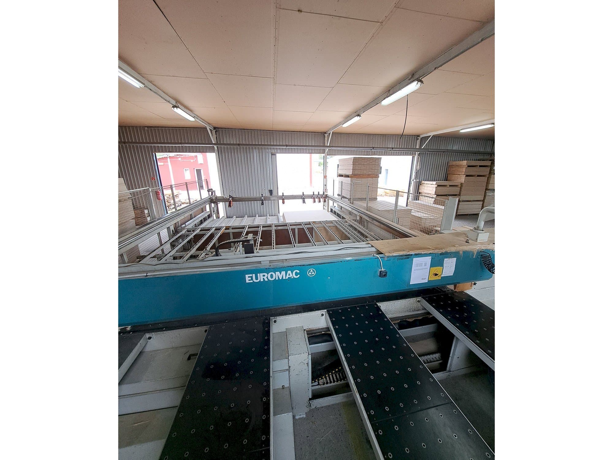 MACHINE_IMG_ALT_FRONT_VIEW