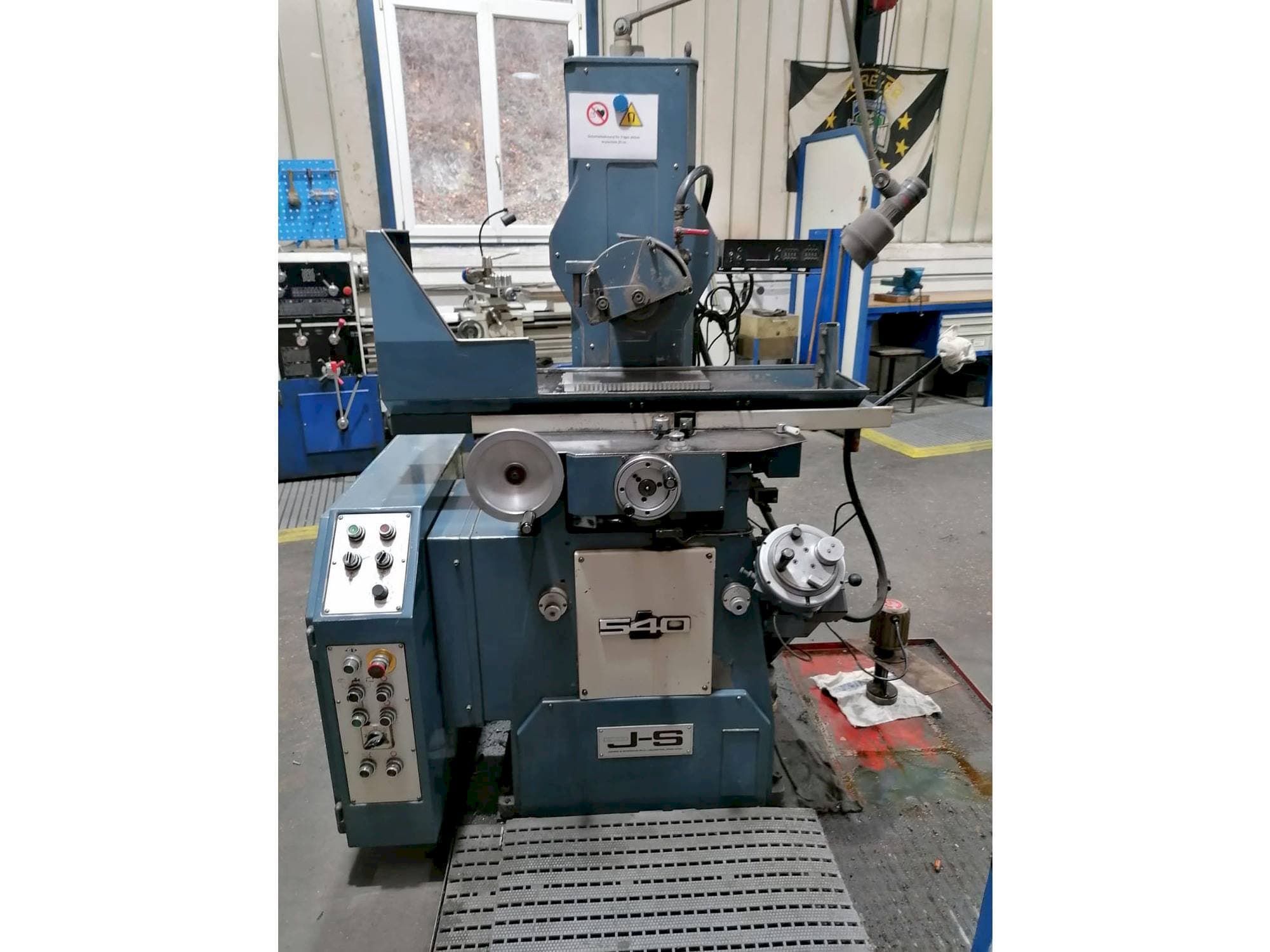 MACHINE_IMG_ALT_FRONT_VIEW