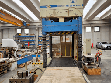 MACHINE_IMG_ALT_FRONT_VIEW