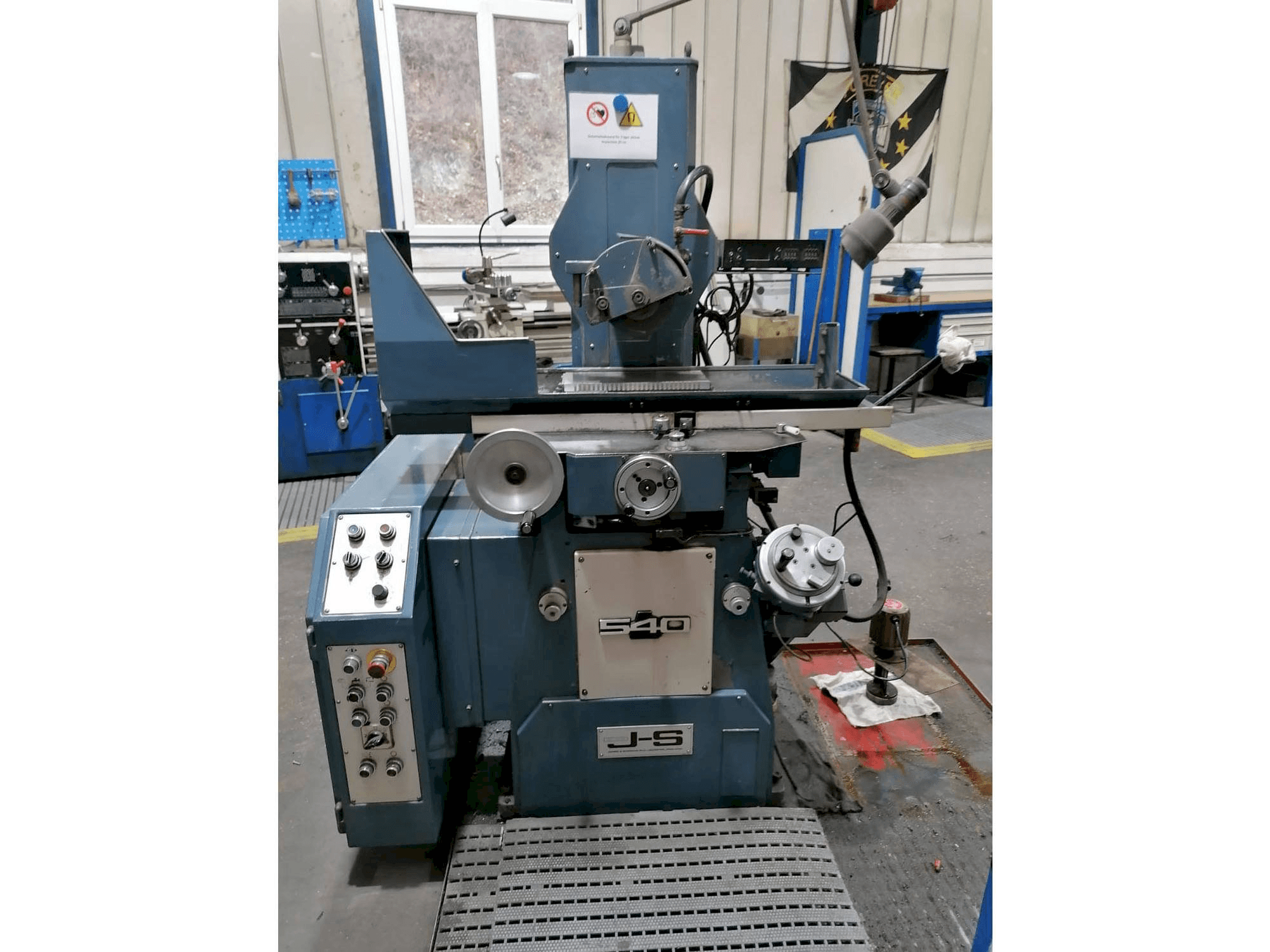 MACHINE_IMG_ALT_FRONT_VIEW