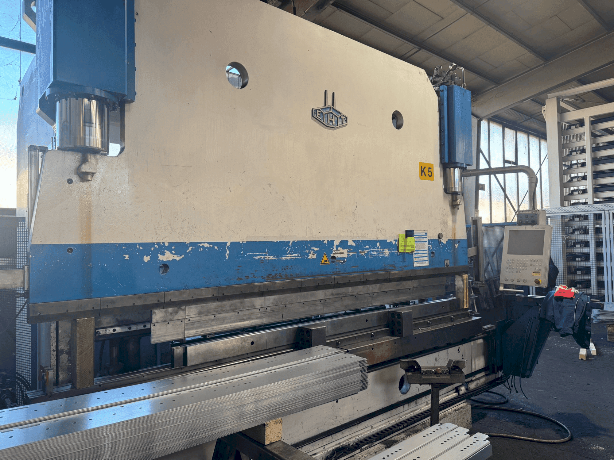 MACHINE_IMG_ALT_FRONT_VIEW