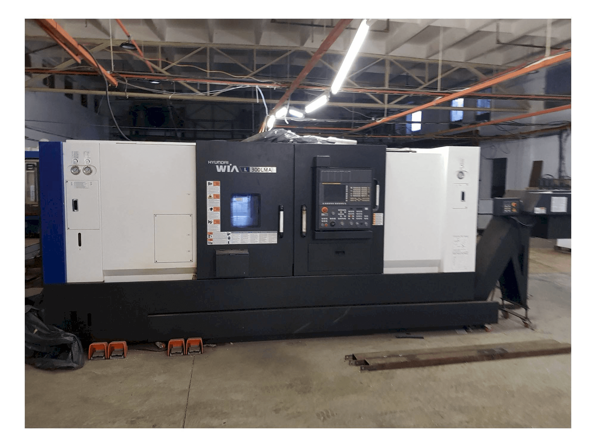 Front view of Hyundai Wia L300LMA machine