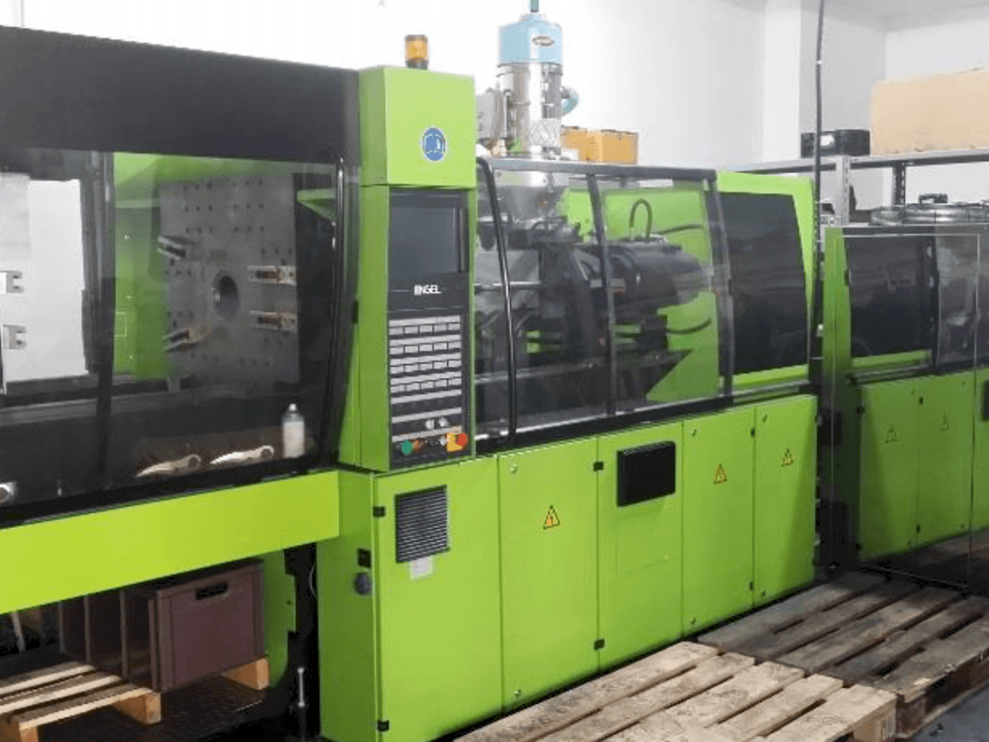 Front view of ENGEL VC 750/150 machine