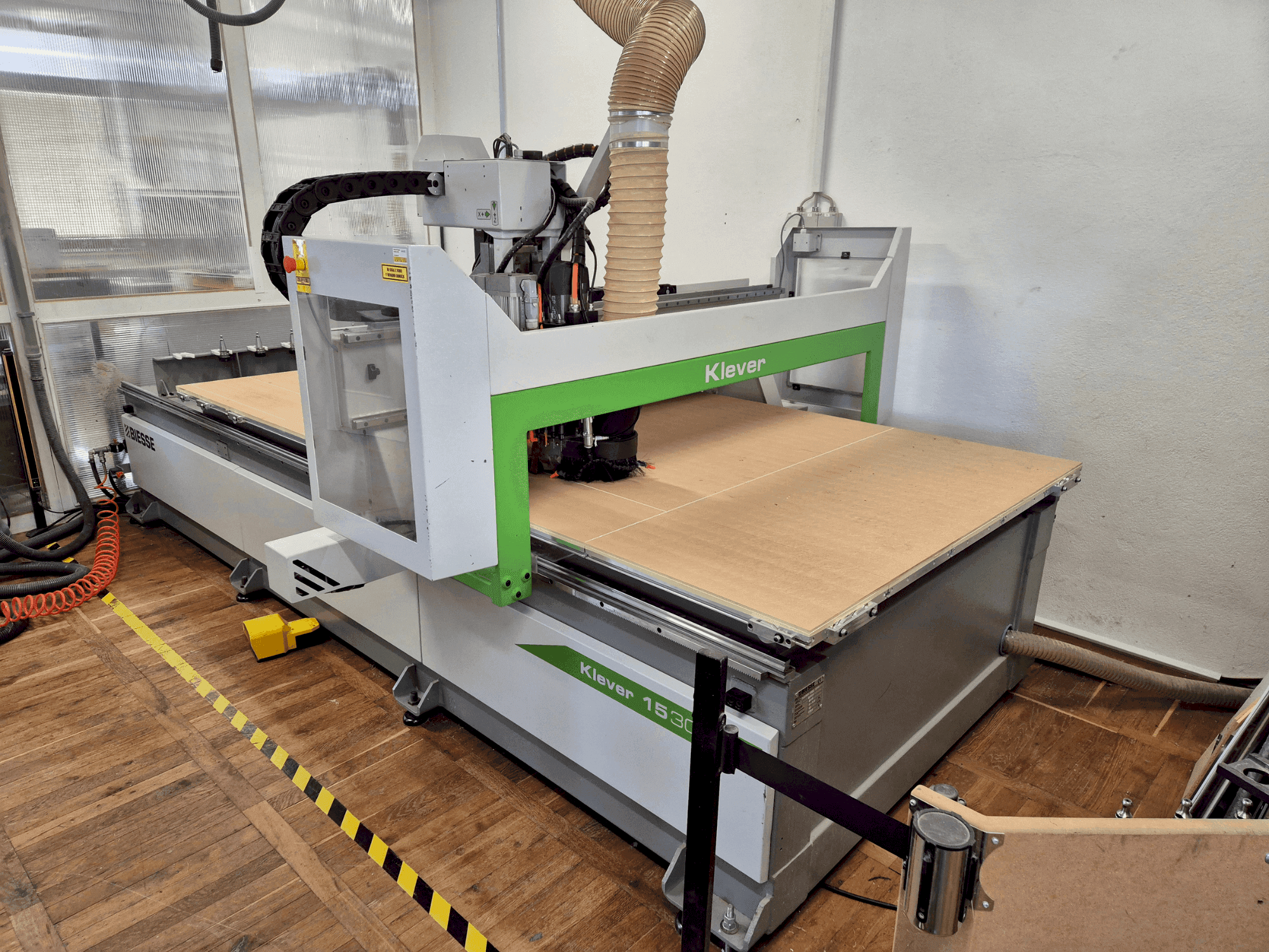 MACHINE_IMG_ALT_FRONT_VIEW