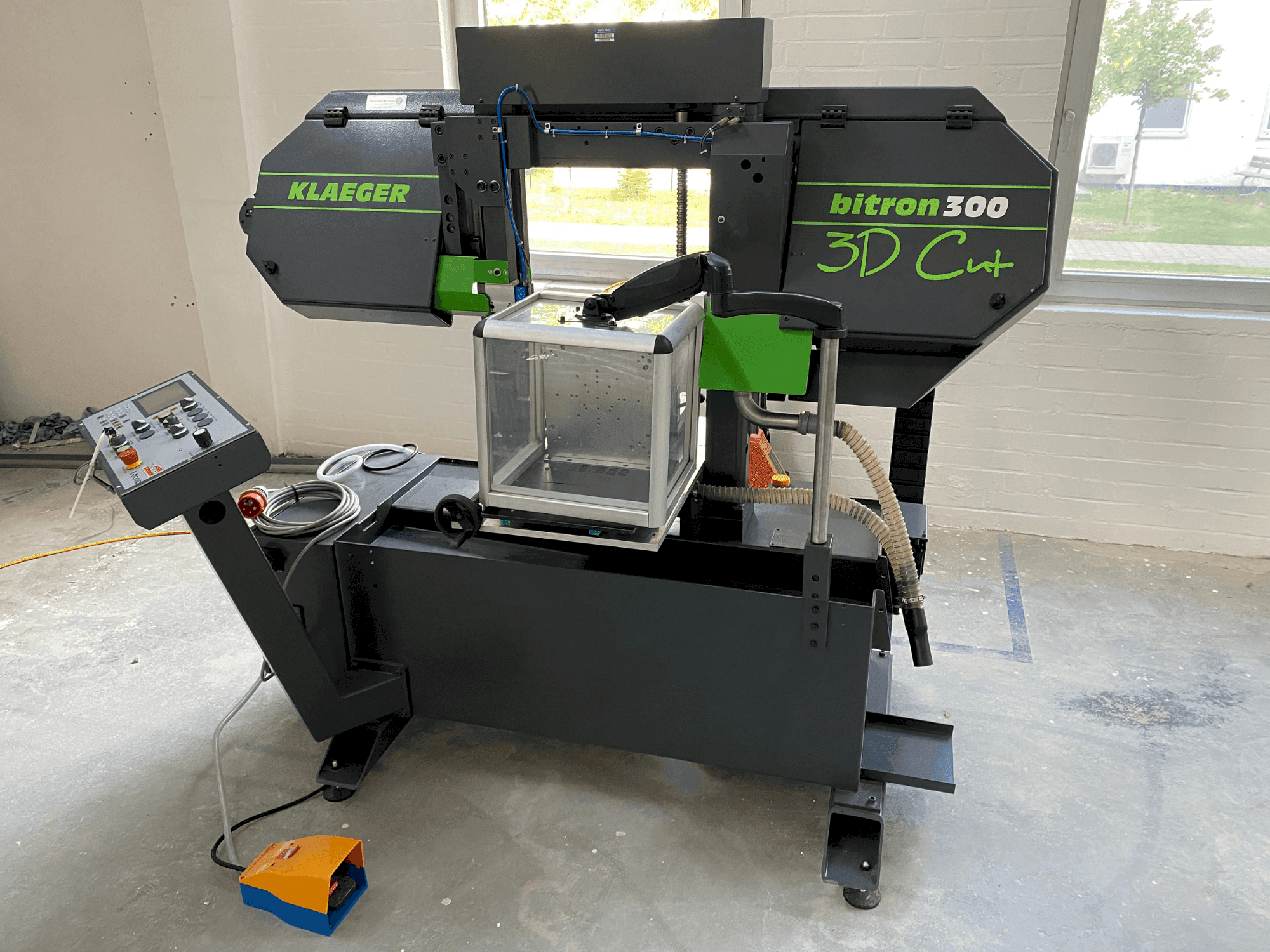 MACHINE_IMG_ALT_FRONT_VIEW
