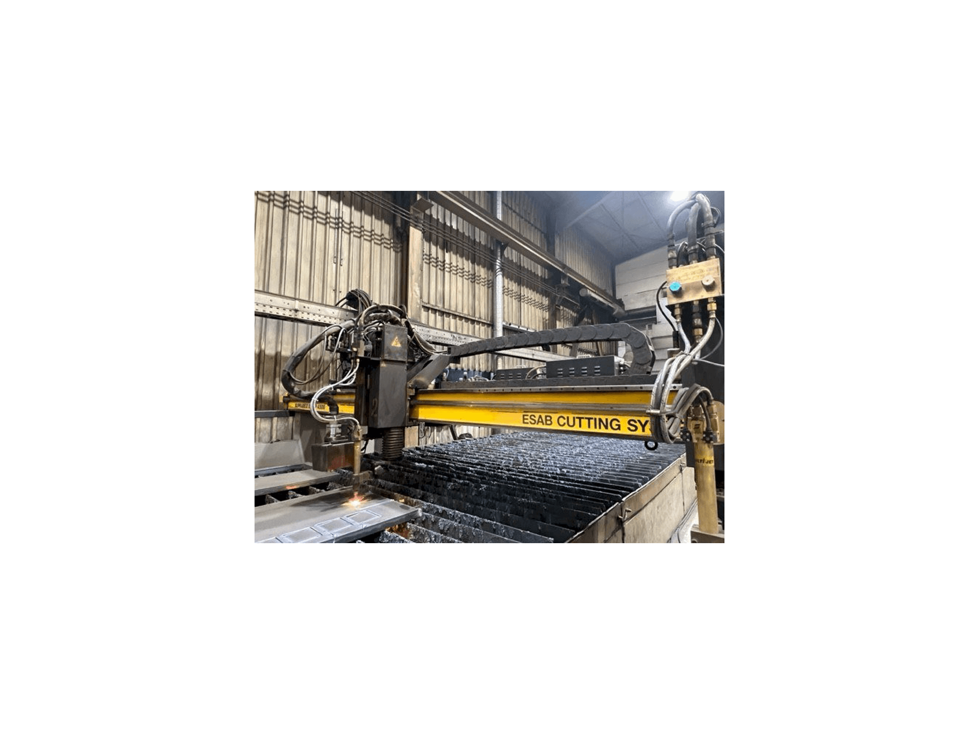 Front view of ESAB SXE-P14500 SUPRAREX machine