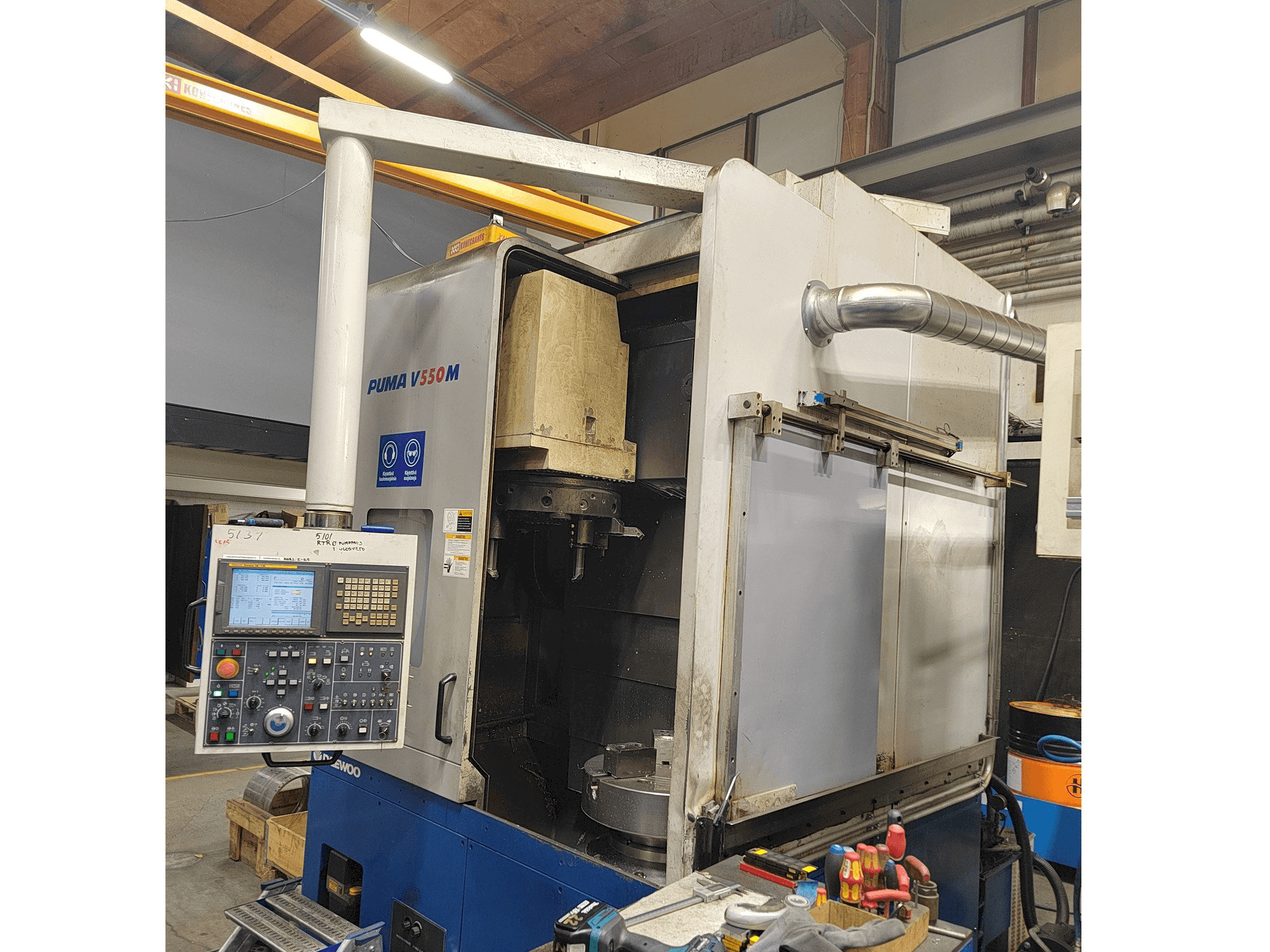 Front view of Doosan Puma V550M machine