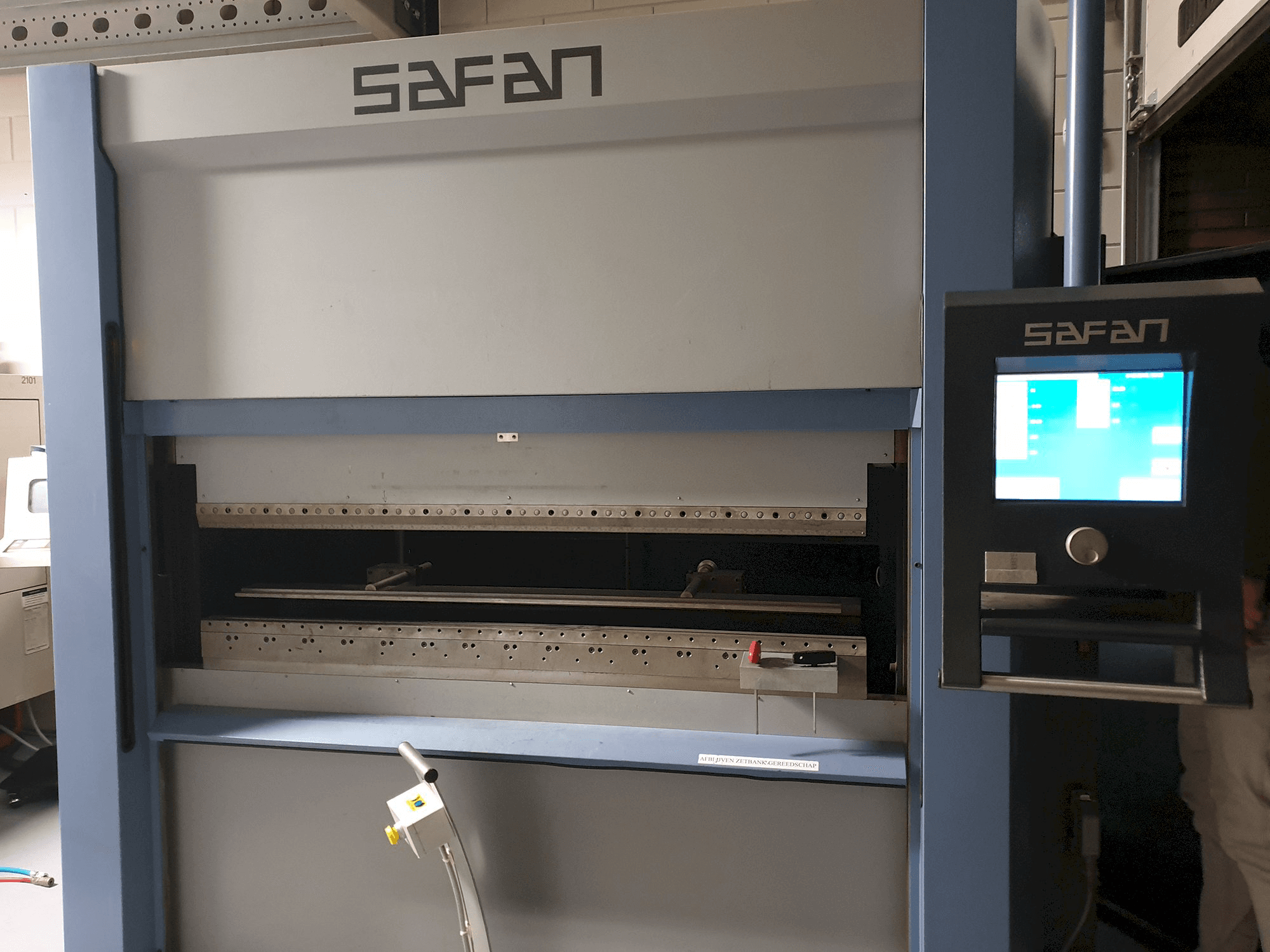 Front view of Safan SMK 32-K-1600 Machine