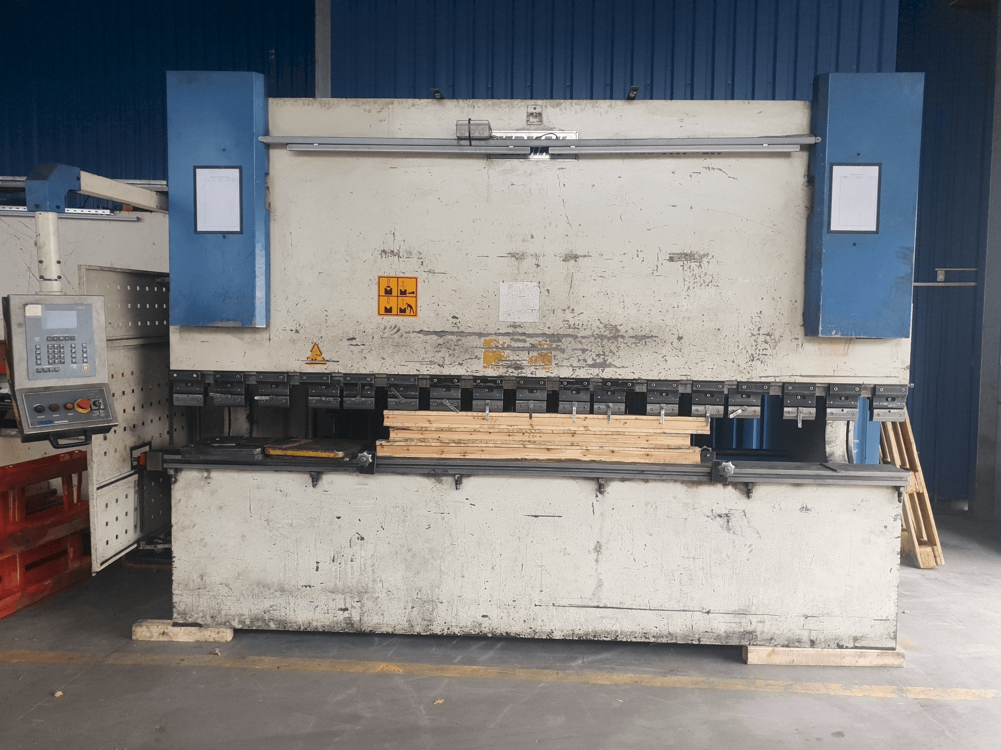 MACHINE_IMG_ALT_FRONT_VIEW