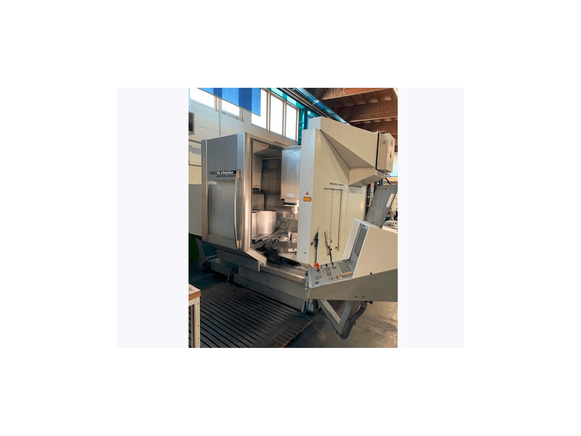 Front view of DECKEL MAHO DMU 50 eVolution machine