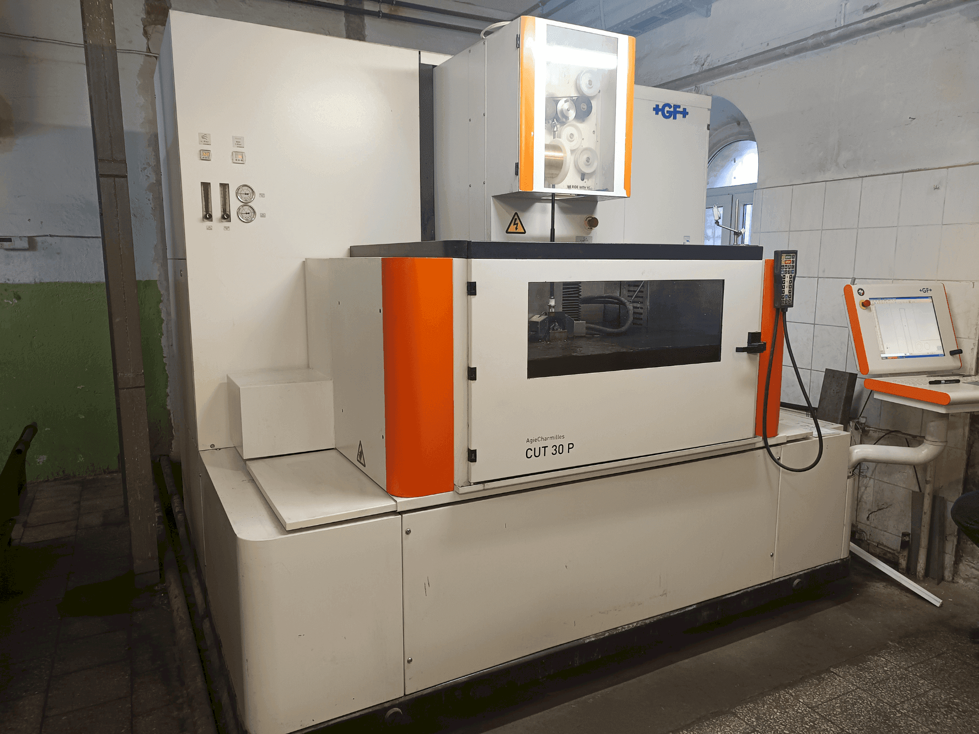 MACHINE_IMG_ALT_FRONT_VIEW
