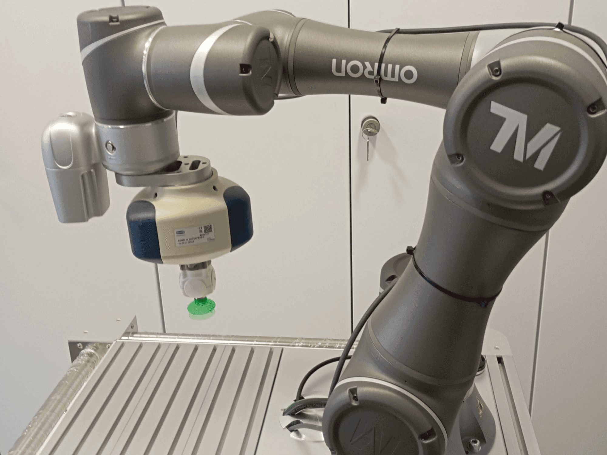 MACHINE_IMG_ALT_FRONT_VIEW