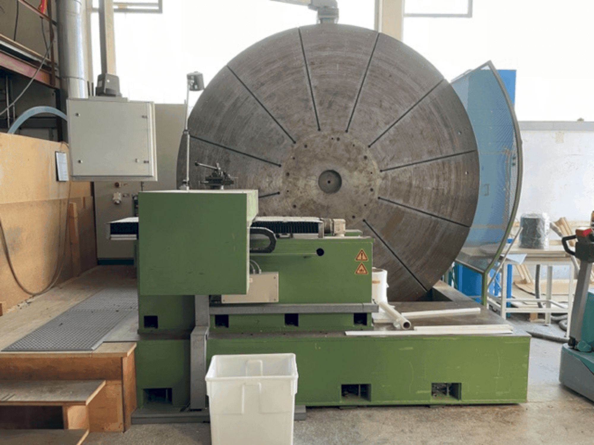 MACHINE_IMG_ALT_FRONT_VIEW